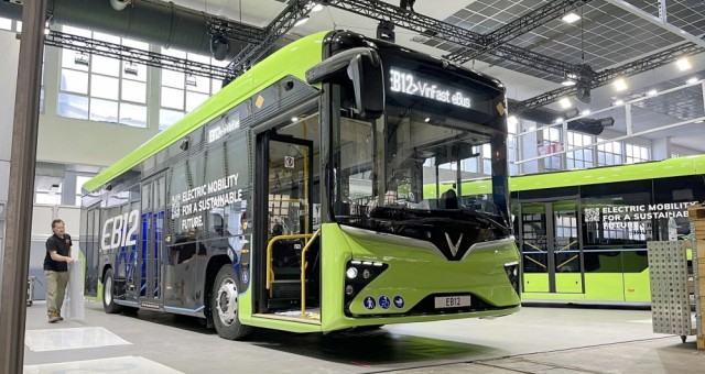 Chi tiết VinFast EB 12 mới ra mắt tại châu Âu: Chạy tối đa 400 km/sạc, an toàn đạt chuẩn quốc tế